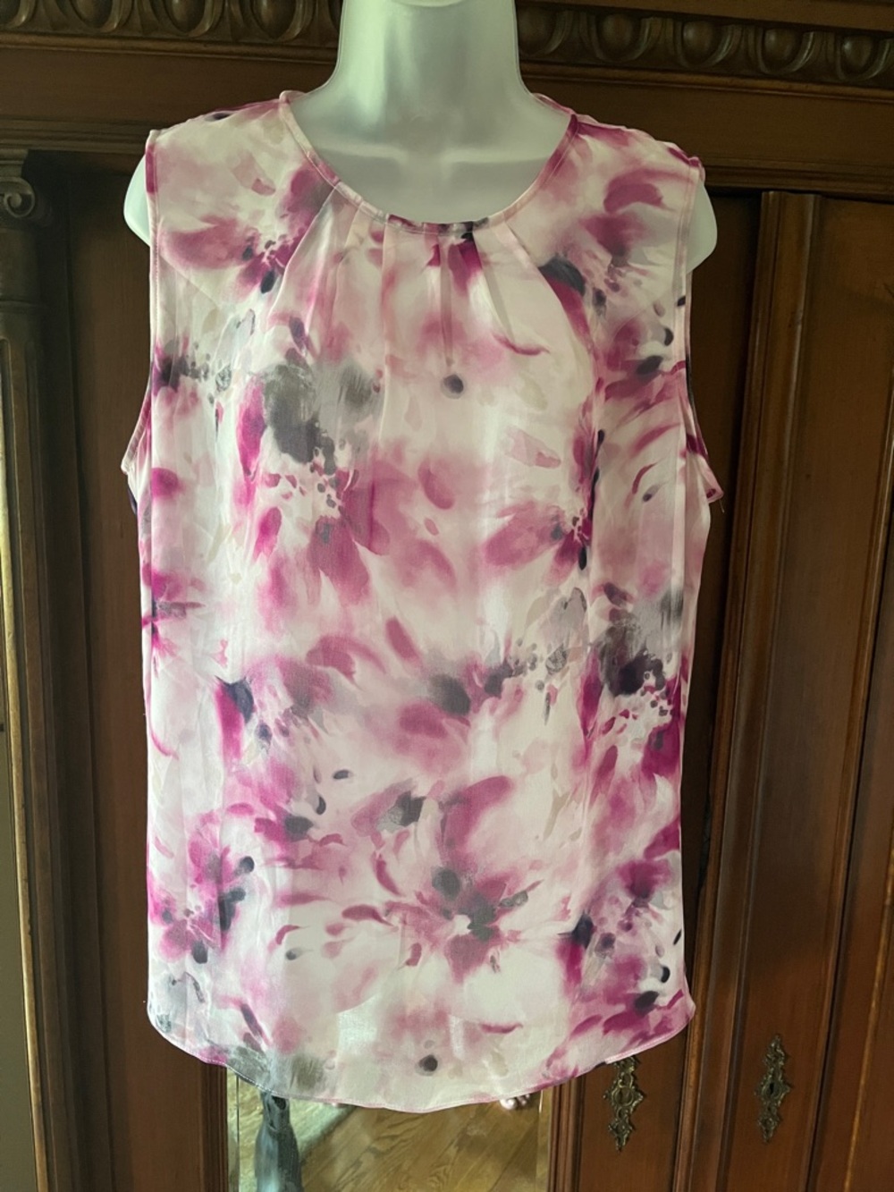 Jones New York Sleeveless Floral Watercolor Blouse in Pink and Gray